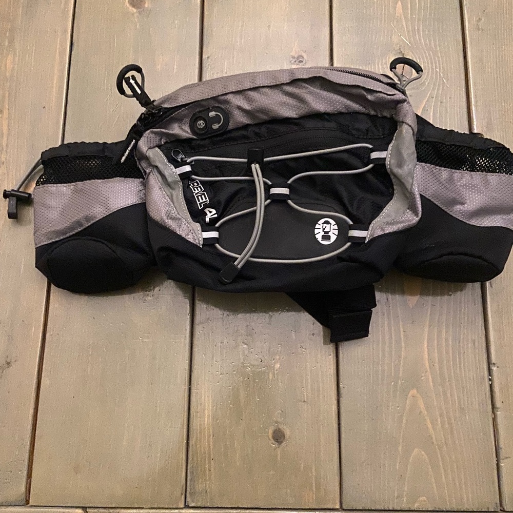 REVEL 4L Fanny Pack   2 Bottle Holders Black/Grey with Zippers and Cords